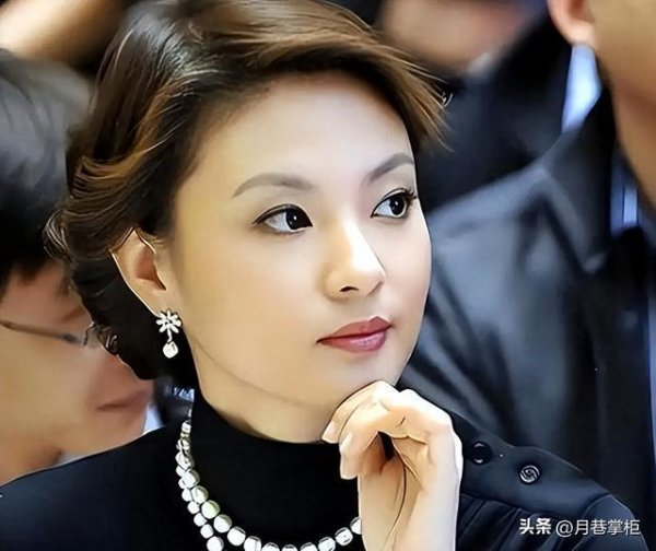 配资炒股 央视最惨女主持：男友被判死缓，丈夫惨死狱中，49岁单身却逆风翻盘
